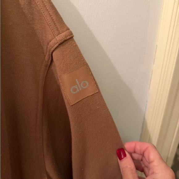 ALO Yoga Women's Tan Sweater - Picture 2 of 3